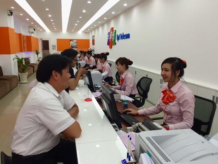 FPT Telecom Bình Tân hỗ trợ khách hàng đăng ký lắp mạng FPT.