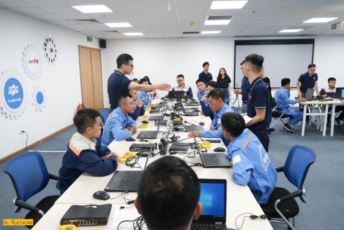 Đội ngũ cán bộ kỹ thuật viên FPT ở Gia Lâm có chuyên môn cao, tay nghề tốt.